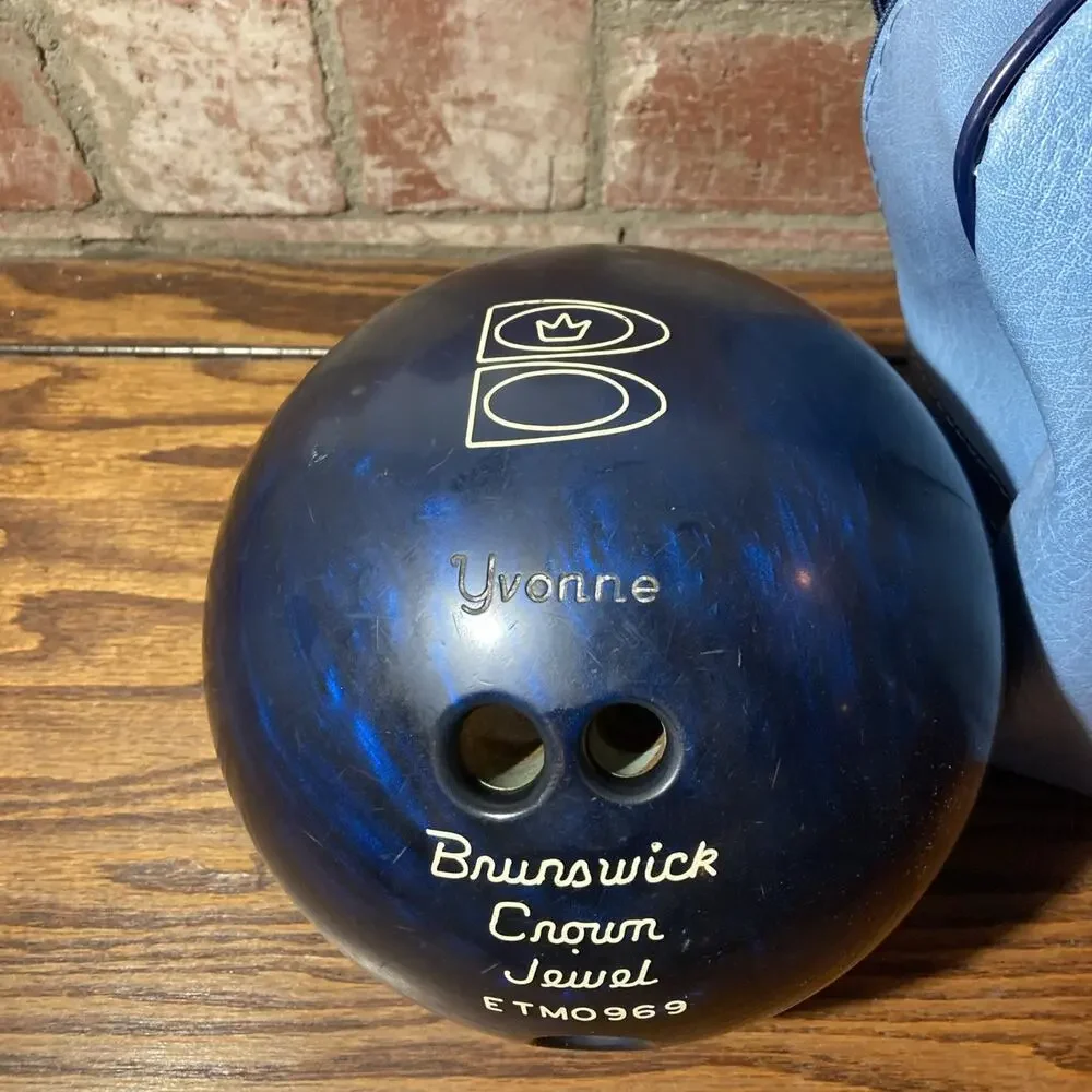 Brunswick bowling ball (Crown Jewel) and Brunswick bag vintage